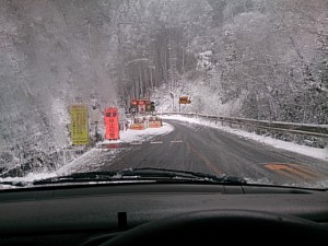 ほとんどクルマのl走ってない元旦の国道